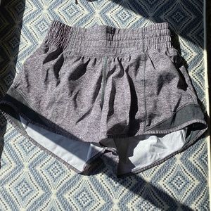 Lululemon LR 2.5” Hottie Hot shorts in charcoal grey. Size 0 (Perfect Condition)
